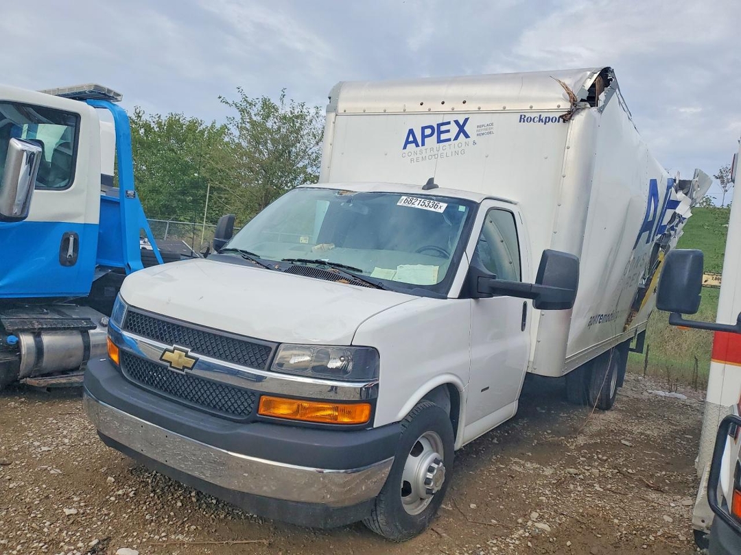 Vue de 2022 CHEVROLET EXPRESS G3500 BOX TRUCK, angle 1