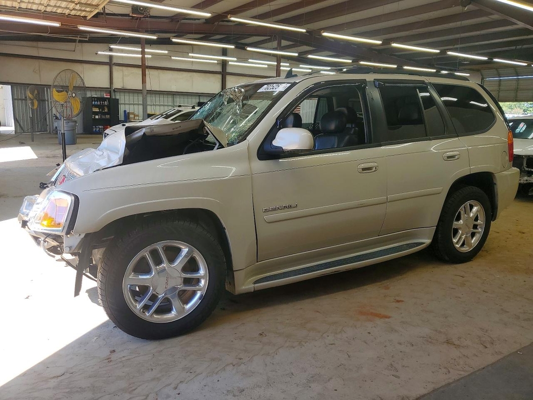 Vue de 2009 GMC ENVOY DENALI, angle 1