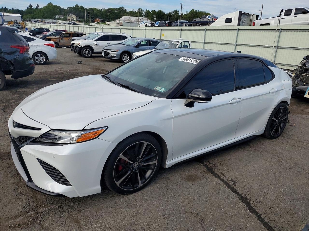 Вид 2020 TOYOTA CAMRY XSE, угол 1