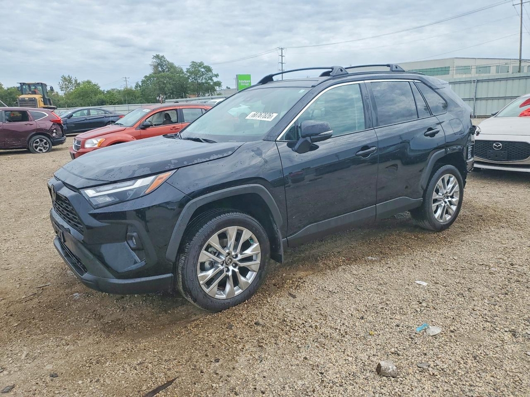 Vue de 2025 TOYOTA RAV4 XLE PREMIUM, angle 1