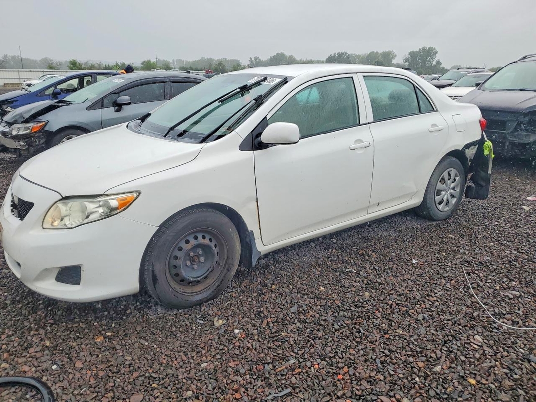 Vista de 2010 TOYOTA COROLLA LE, ángulo 1