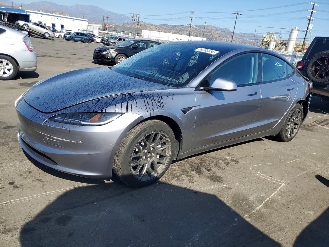 Vista de 2026 TESLA MODEL 3, ángulo 1