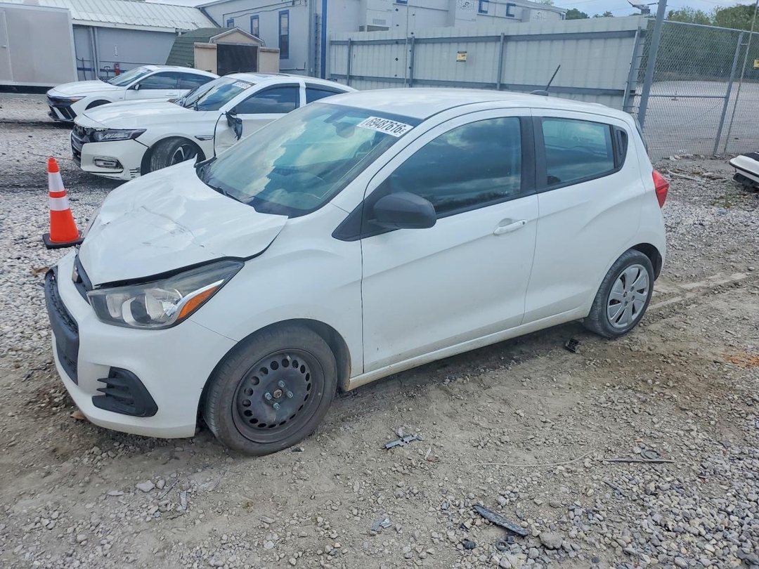 Вид 2017 CHEVROLET SPARK LS, угол 1