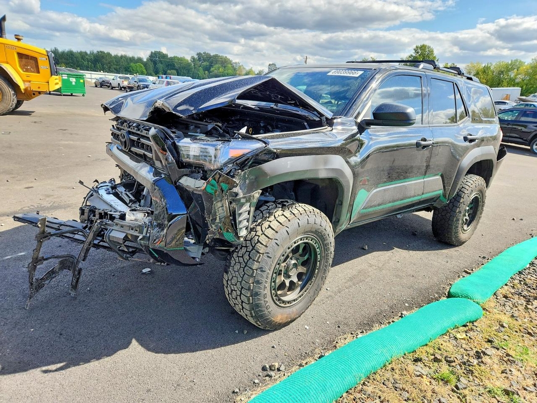 منظر 2025 TOYOTA 4RUNNER SR5، زاوية 1
