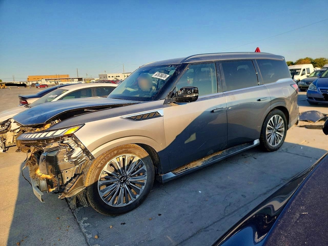Вид 2025 INFINITI QX80 SENSORY, угол 1