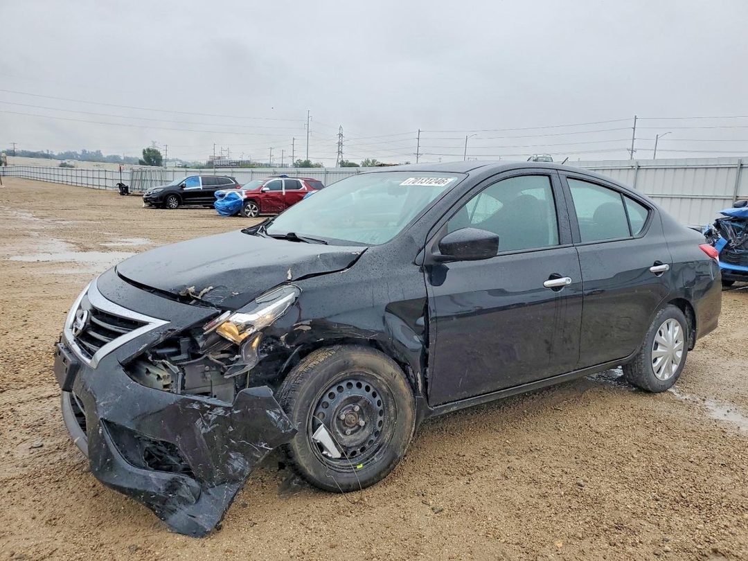 Vue de 2015 NISSAN VERSA 1.6 SV, angle 1