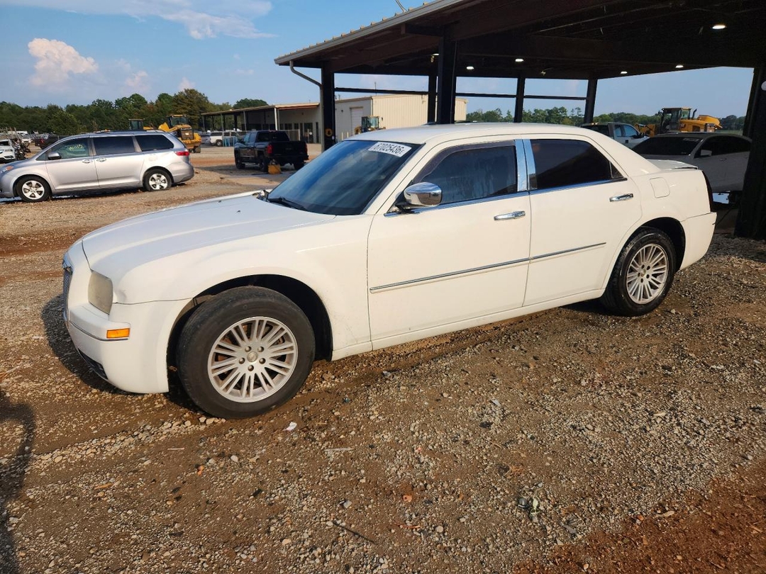 Вид 2010 CHRYSLER 300 TOURING, угол 1