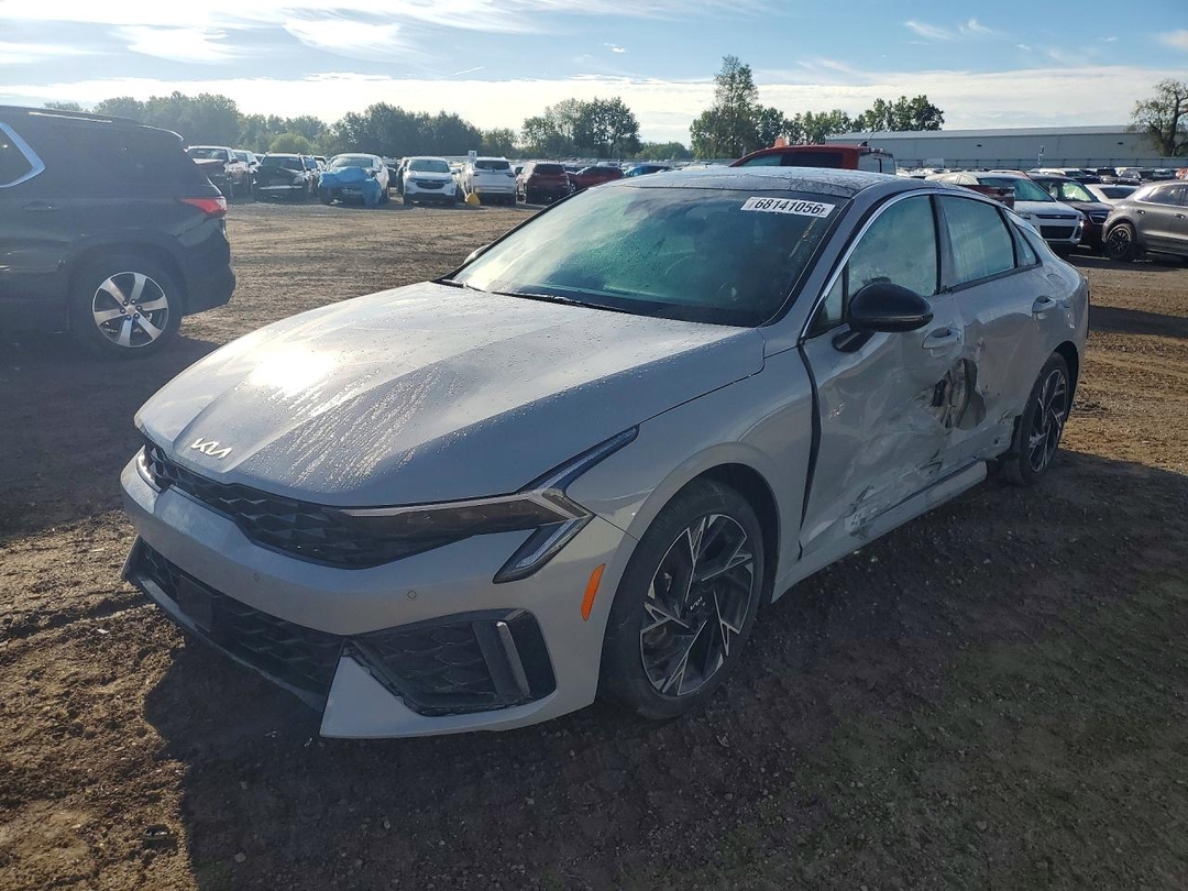 Vista de 2025 KIA K5 GT LINE, ángulo 1