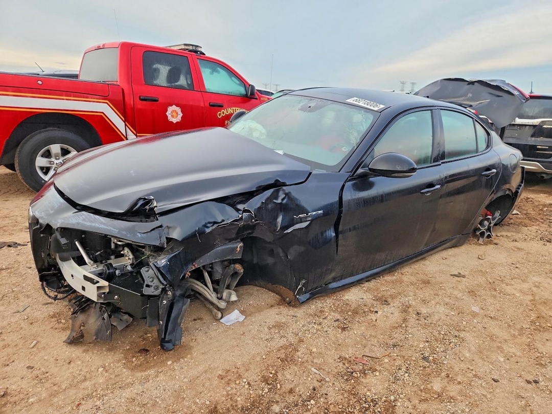 Vue de 2022 ALFA ROMEO GIULIA SUPER, angle 1