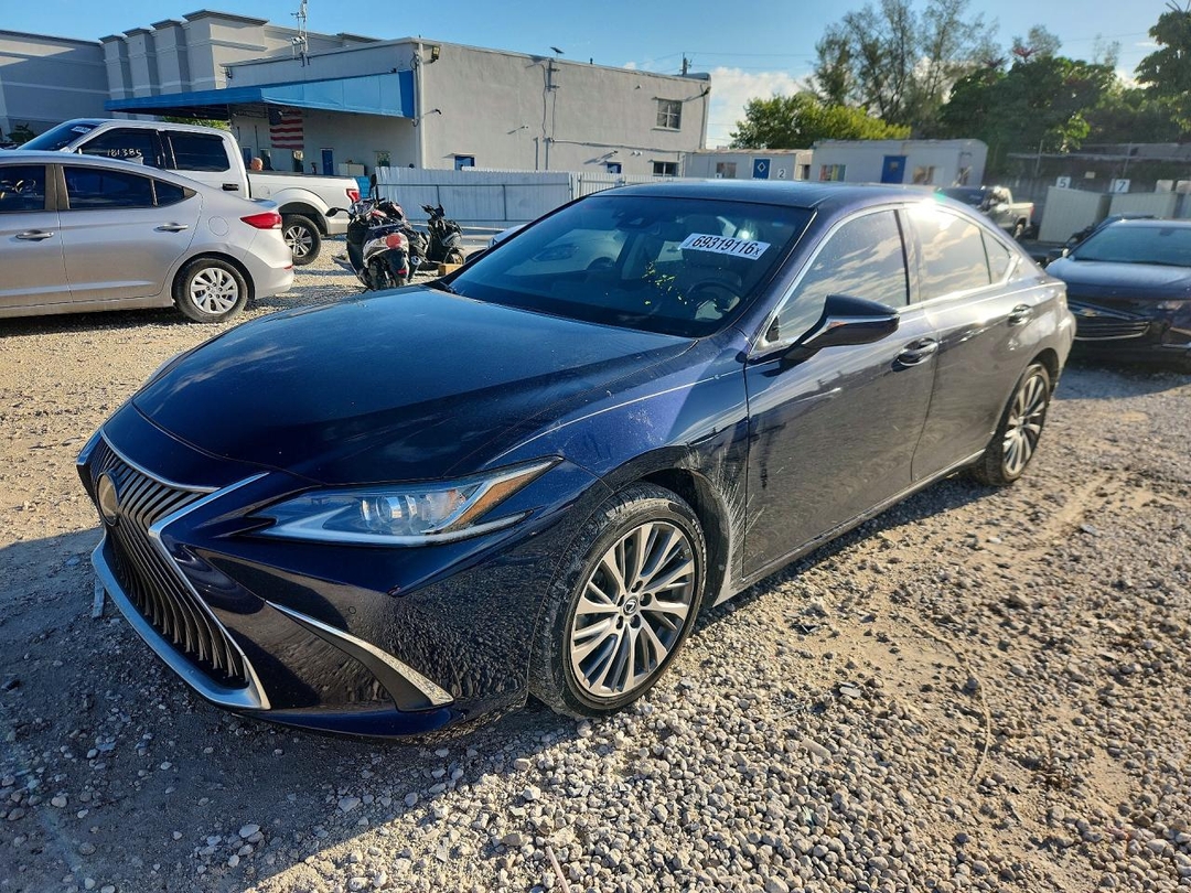 Вид 2020 LEXUS ES 350, угол 1