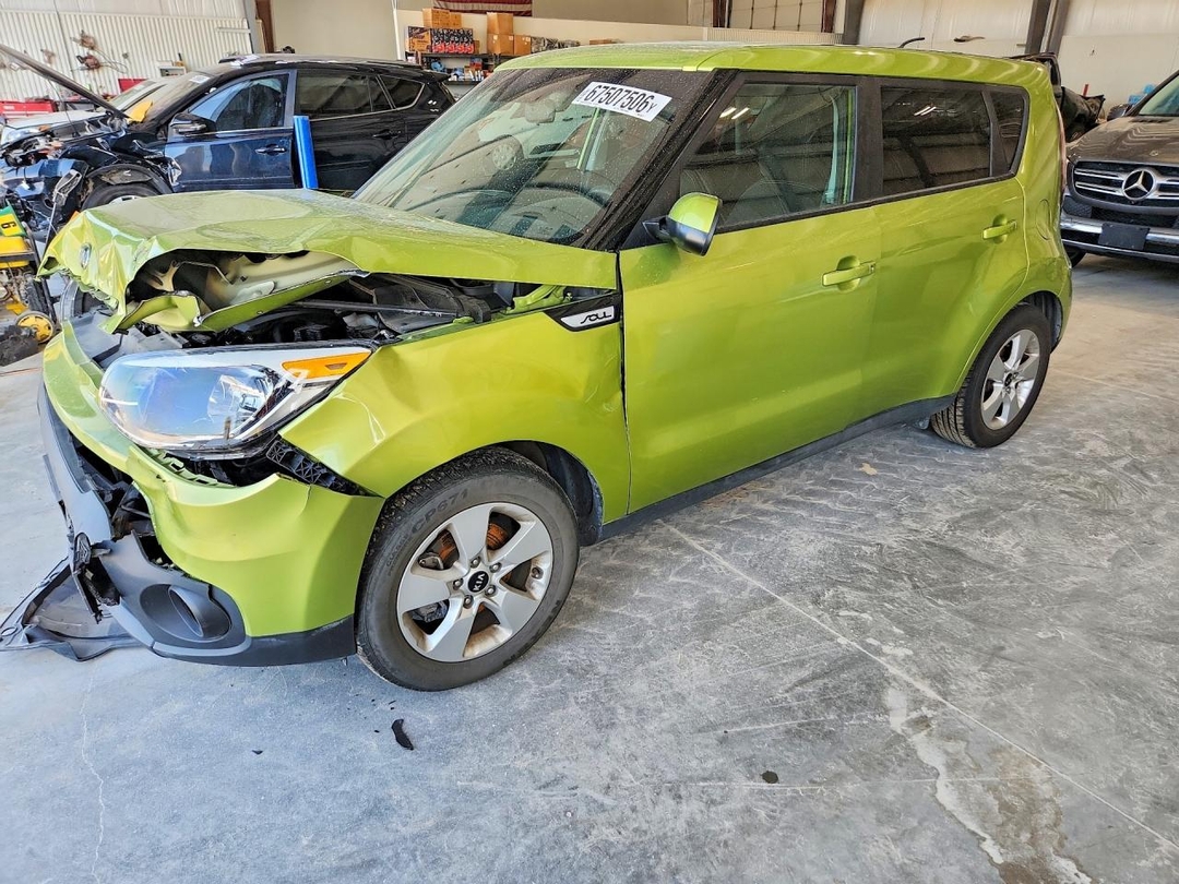 منظر 2017 KIA SOUL BASE، زاوية 1