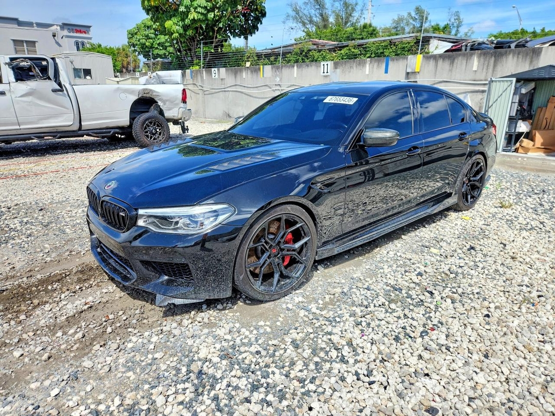 Вид 2020 BMW M5 BASE, угол 1