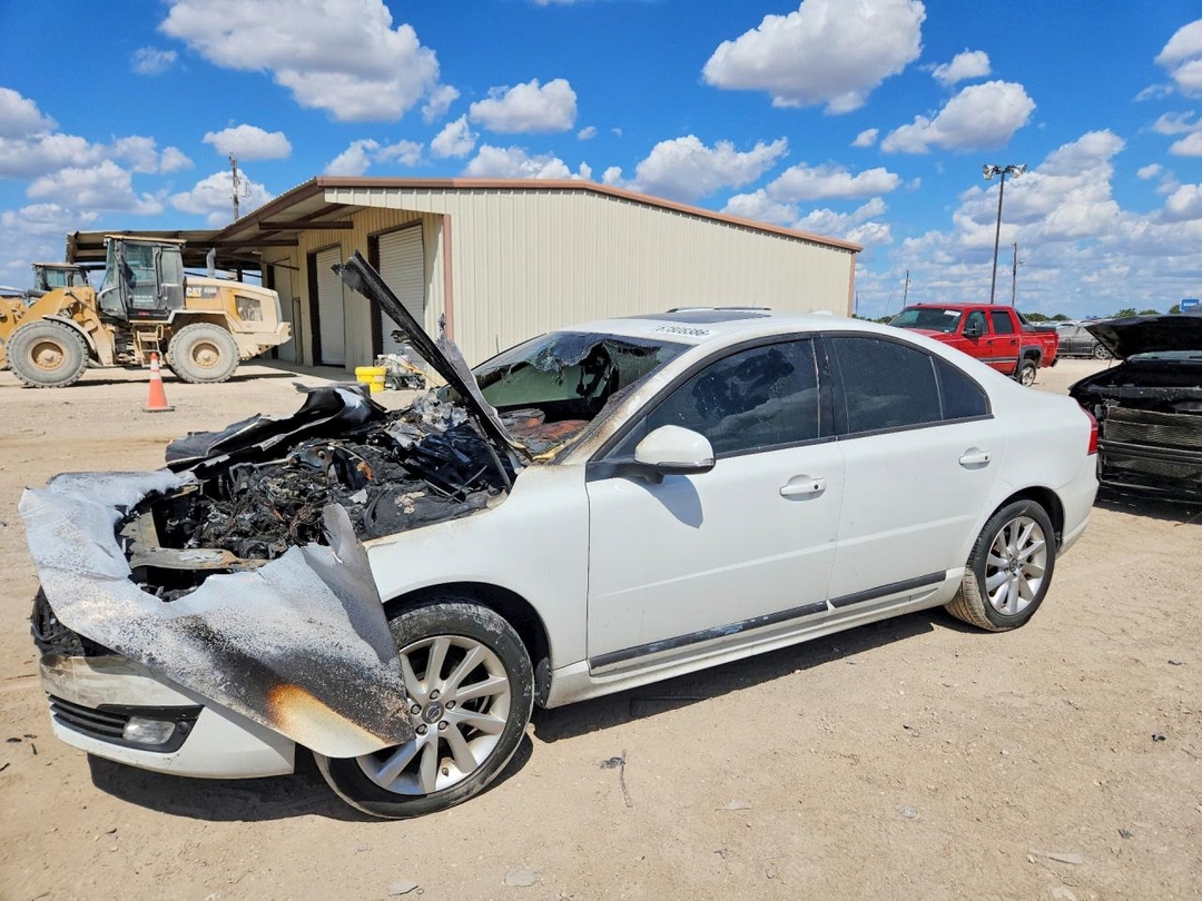 Vue de 2015 VOLVO S80 PLATINUM, angle 1