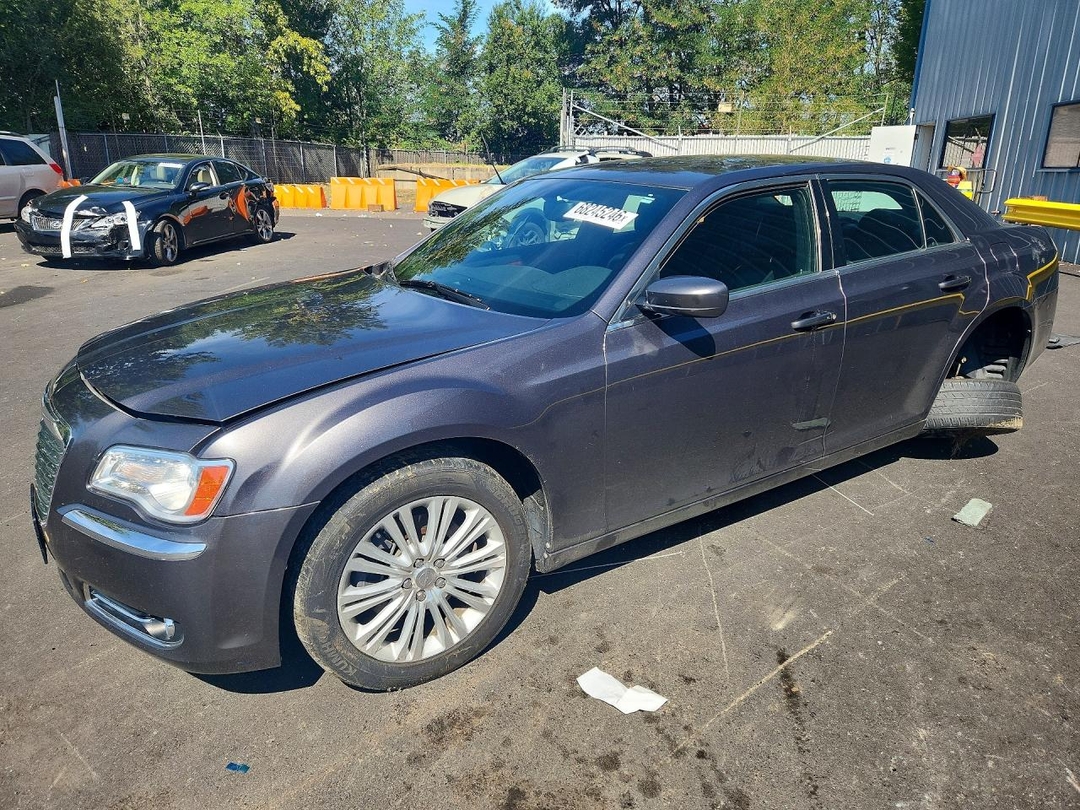 Vista de 2014 CHRYSLER 300, ángulo 1
