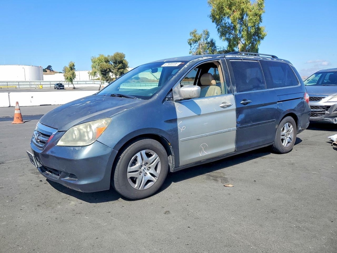 Vue de 2005 HONDA ODYSSEY EXL, angle 1
