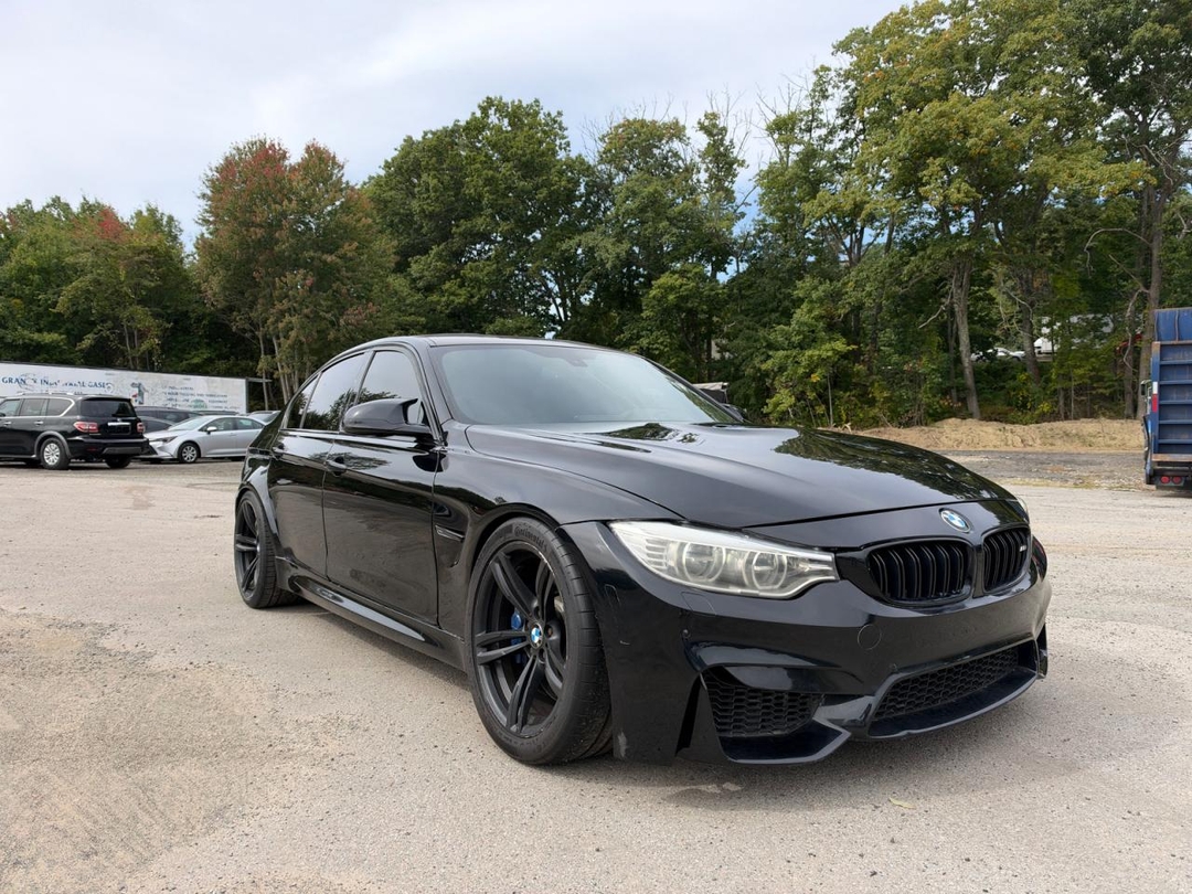 Вид 2015 BMW M3, угол 1