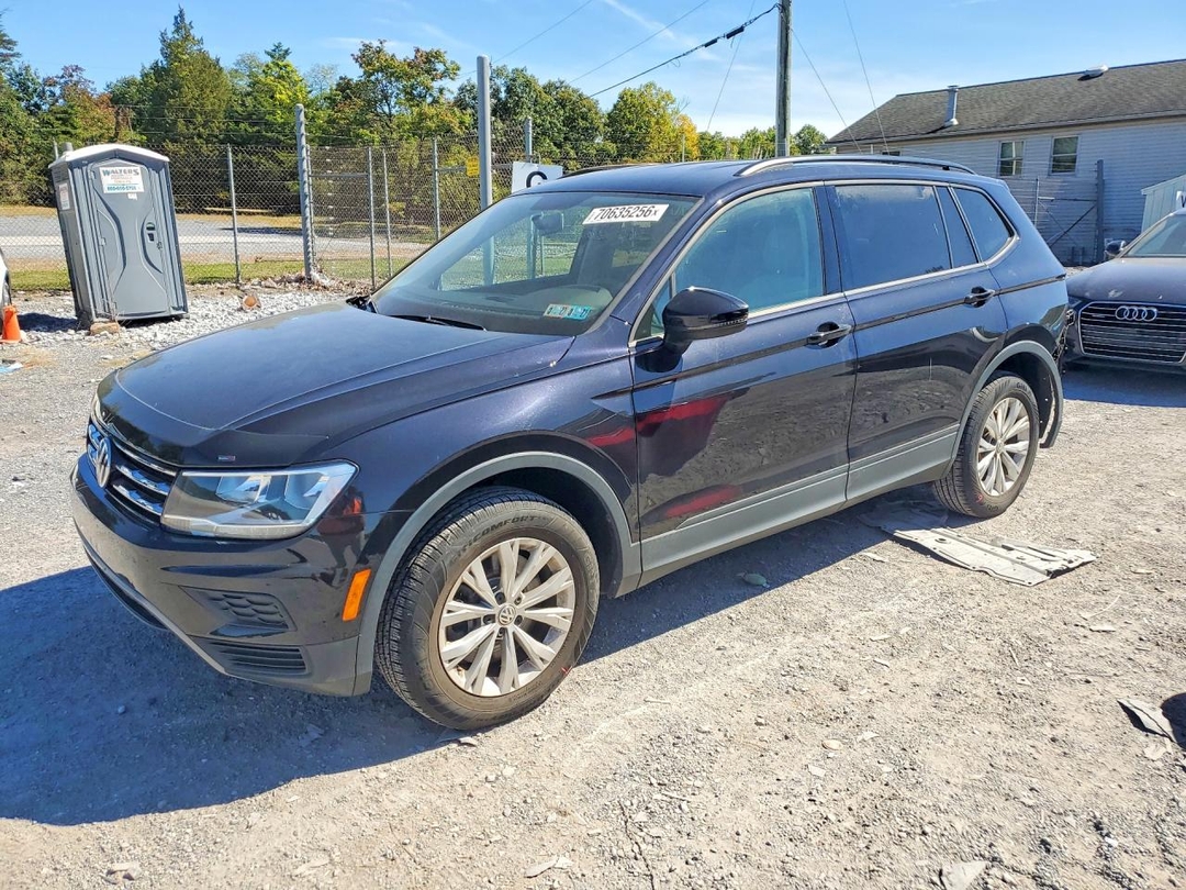 Vista de 2020 VOLKSWAGEN TIGUAN S, ángulo 1