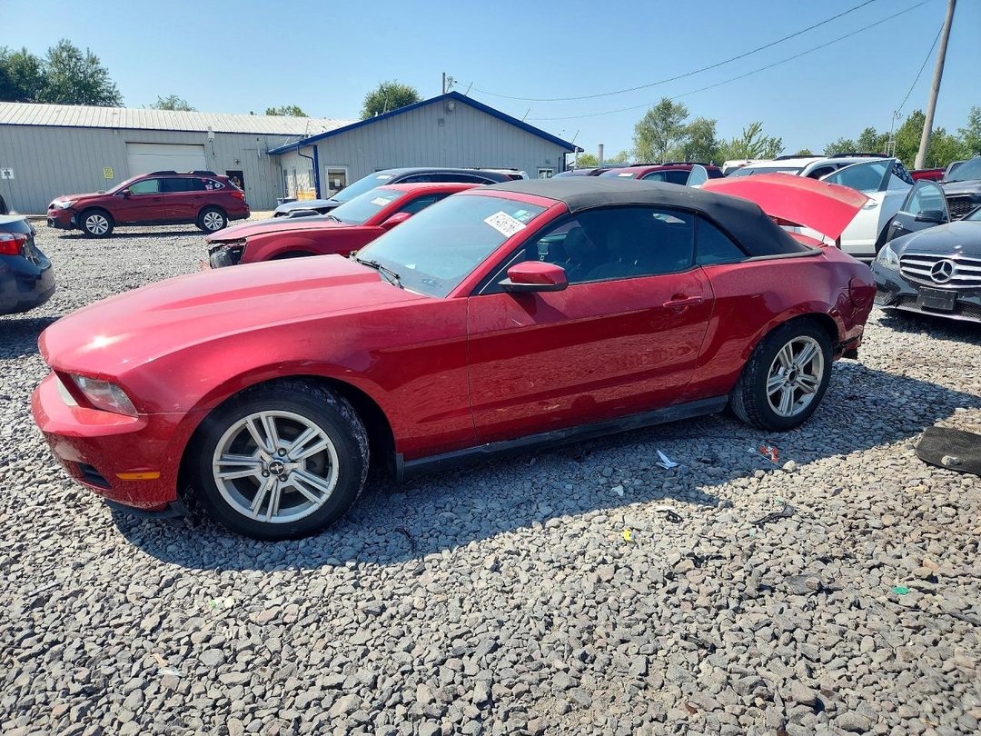 Vue de 2010 FORD MUSTANG, angle 1