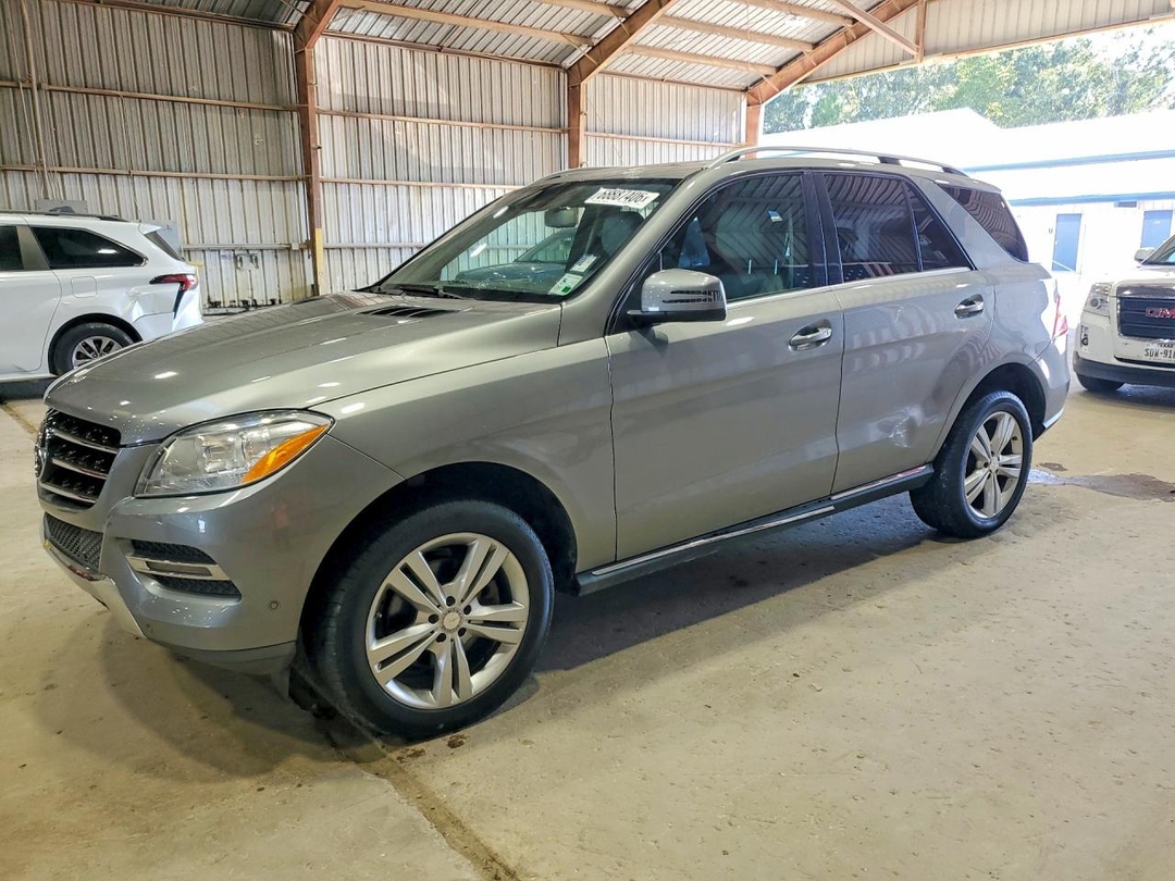 Vista de 2013 MERCEDES-BENZ ML 350 BLUETEC, ángulo 1
