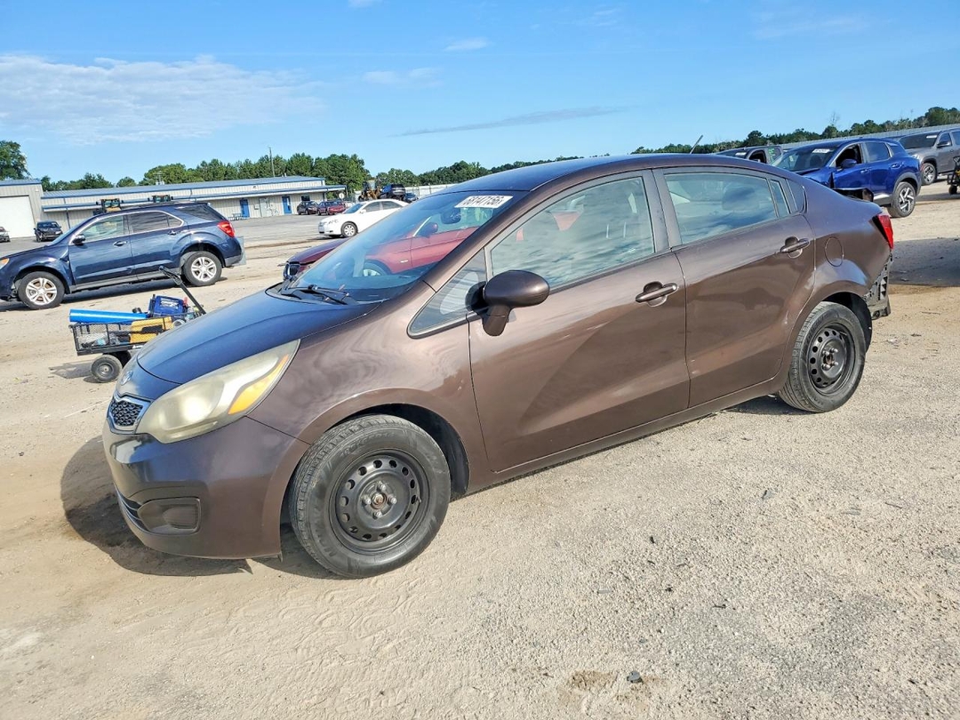 Вид 2013 KIA RIO EX, угол 1