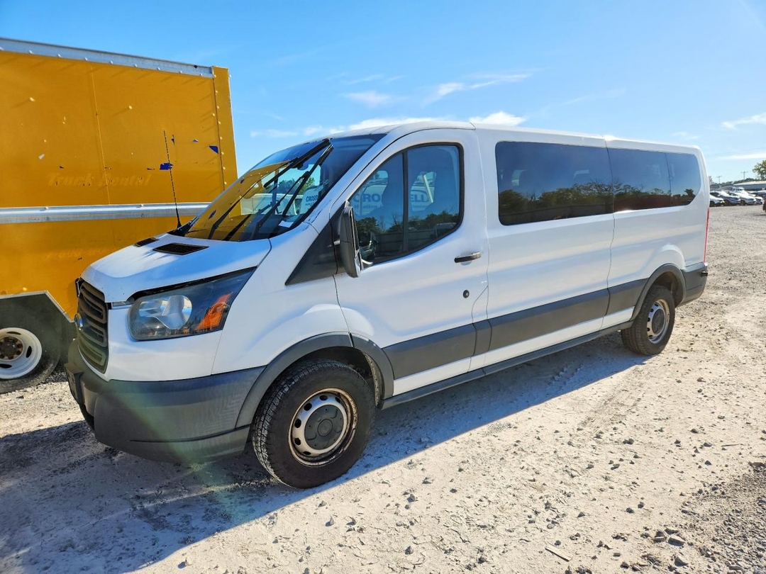 Vista de 2016 FORD TRANSIT T-350, ángulo 1