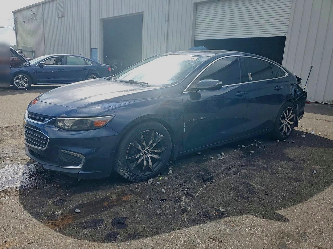 Vue de 2017 CHEVROLET MALIBU LT, angle 1
