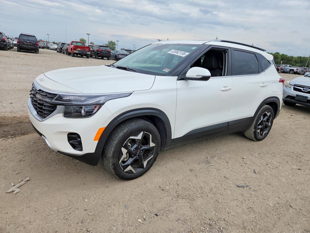 Вид 2025 KIA SELTOS EX, угол 1
