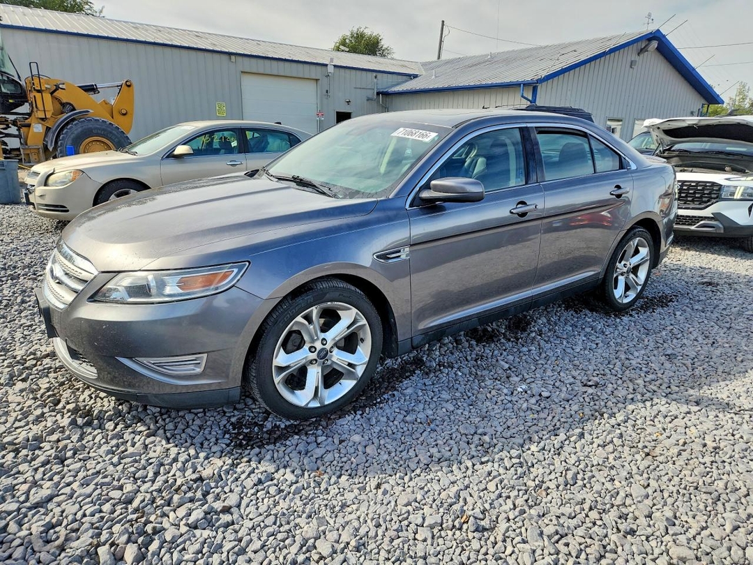Vue de 2011 FORD TAURUS SHO, angle 1