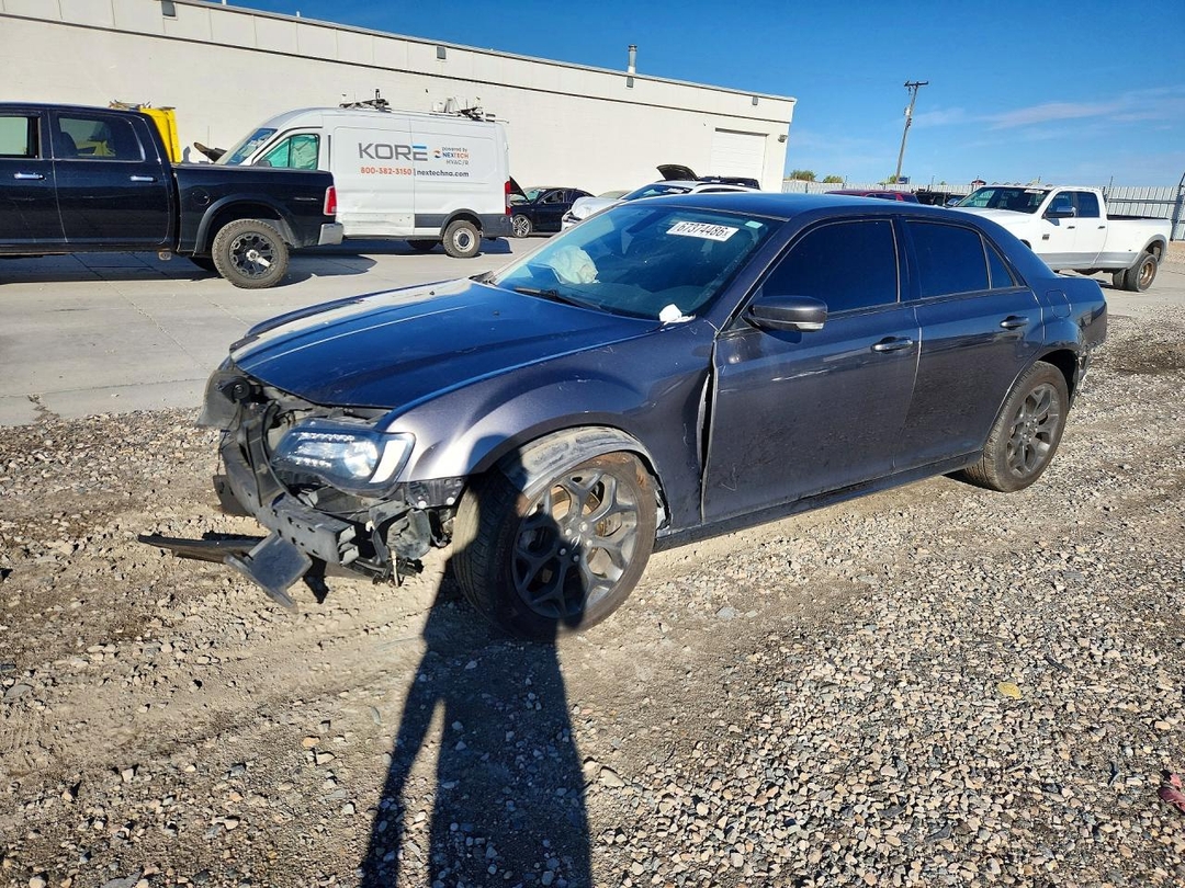 Вид 2022 CHRYSLER 300 TOURING L, угол 1