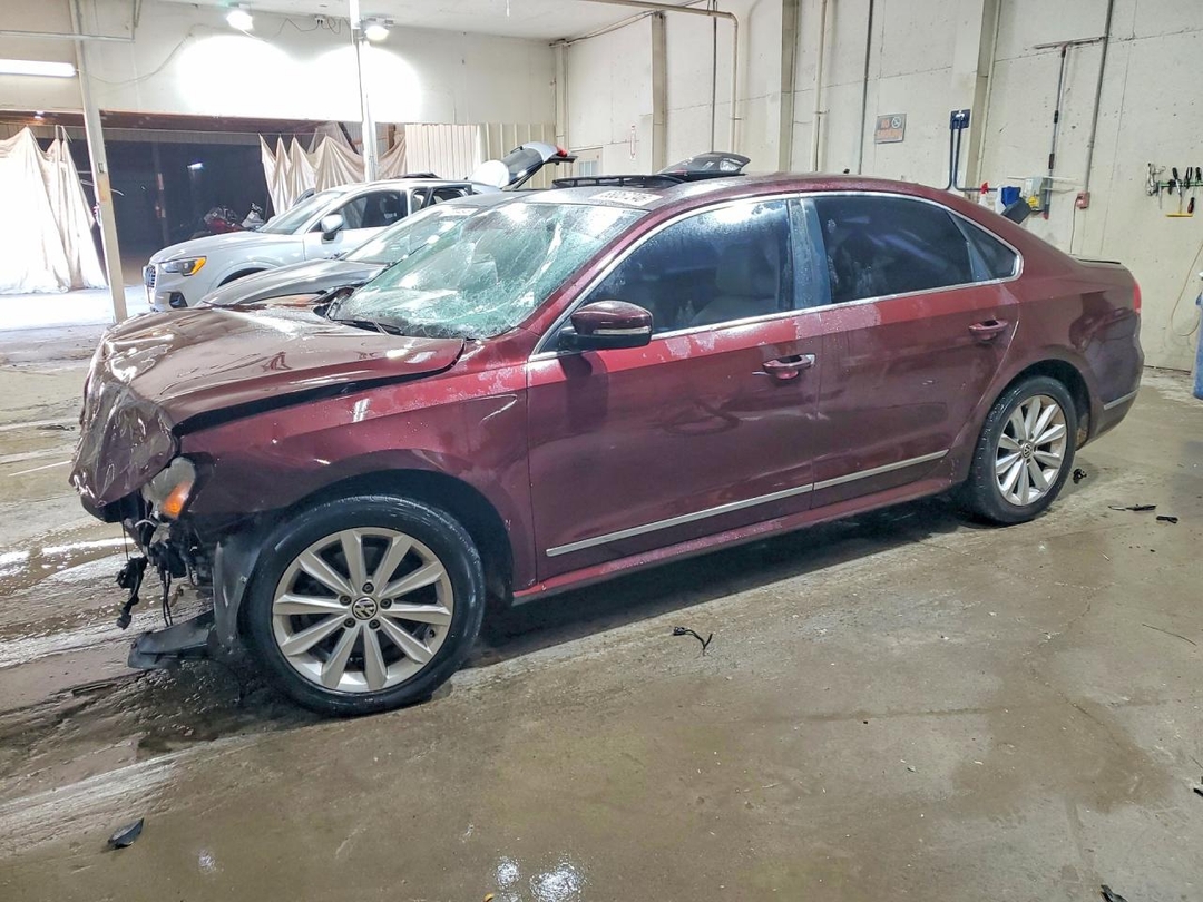 منظر 2013 VOLKSWAGEN PASSAT SEL، زاوية 1