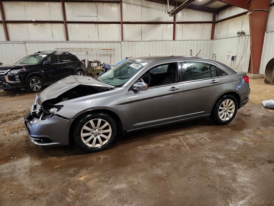 منظر 2013 CHRYSLER 200 LIMITED، زاوية 1