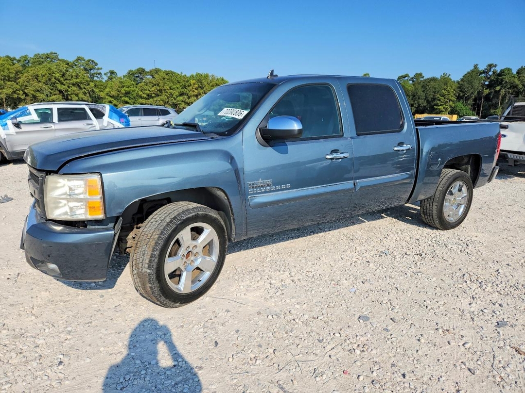 Vista de 2011 CHEVROLET SILVERADO C1500 LT, ángulo 1