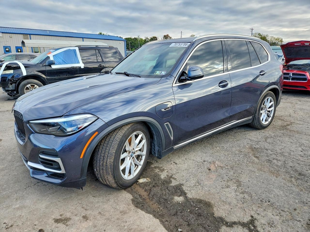 Vue de 2022 BMW X5 XDRIVE45E, angle 1