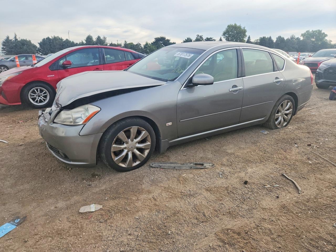 Vue de 2006 INFINITI M45 BASE, angle 1