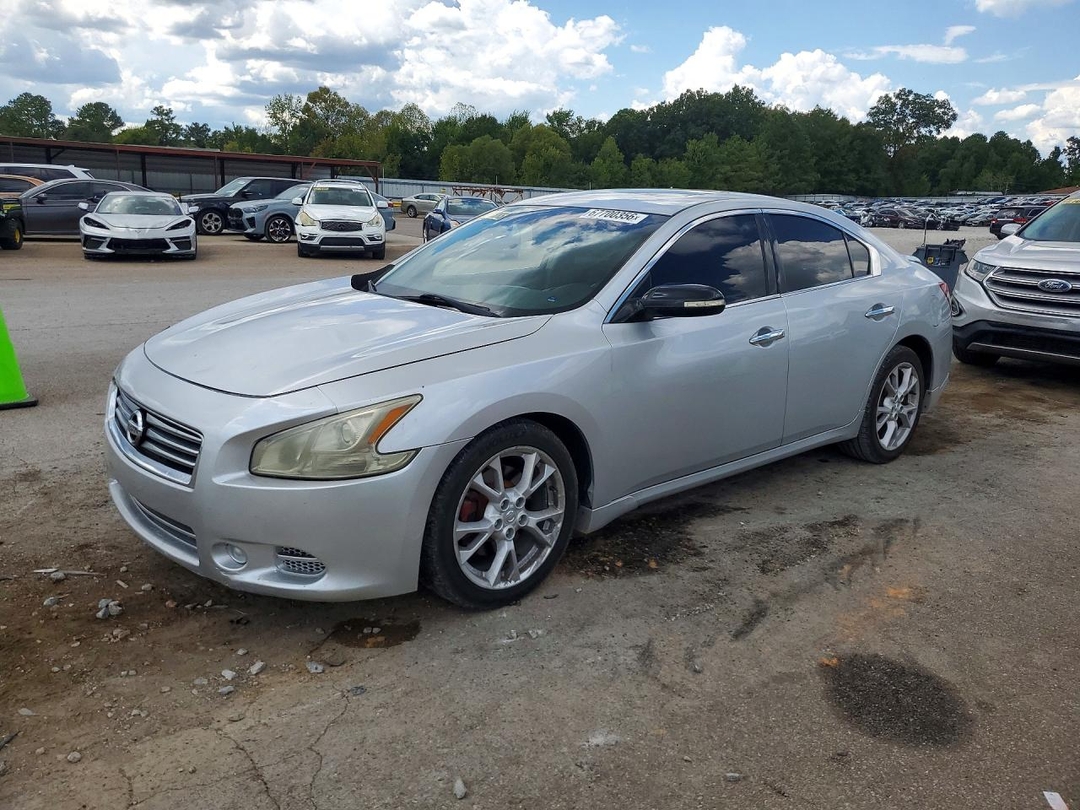 Vue de 2014 NISSAN MAXIMA 3.5 S, angle 1