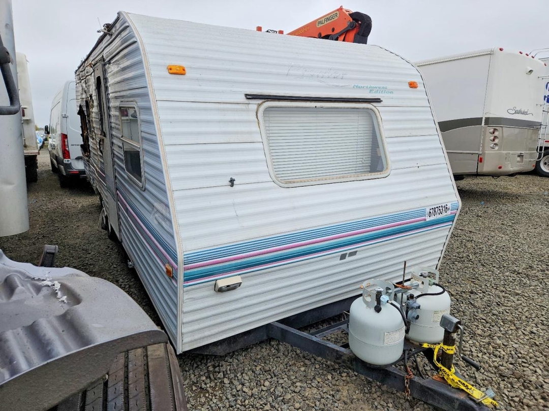 Vue de 1999 FLEETWOOD PROWLER CAMPER, angle 1