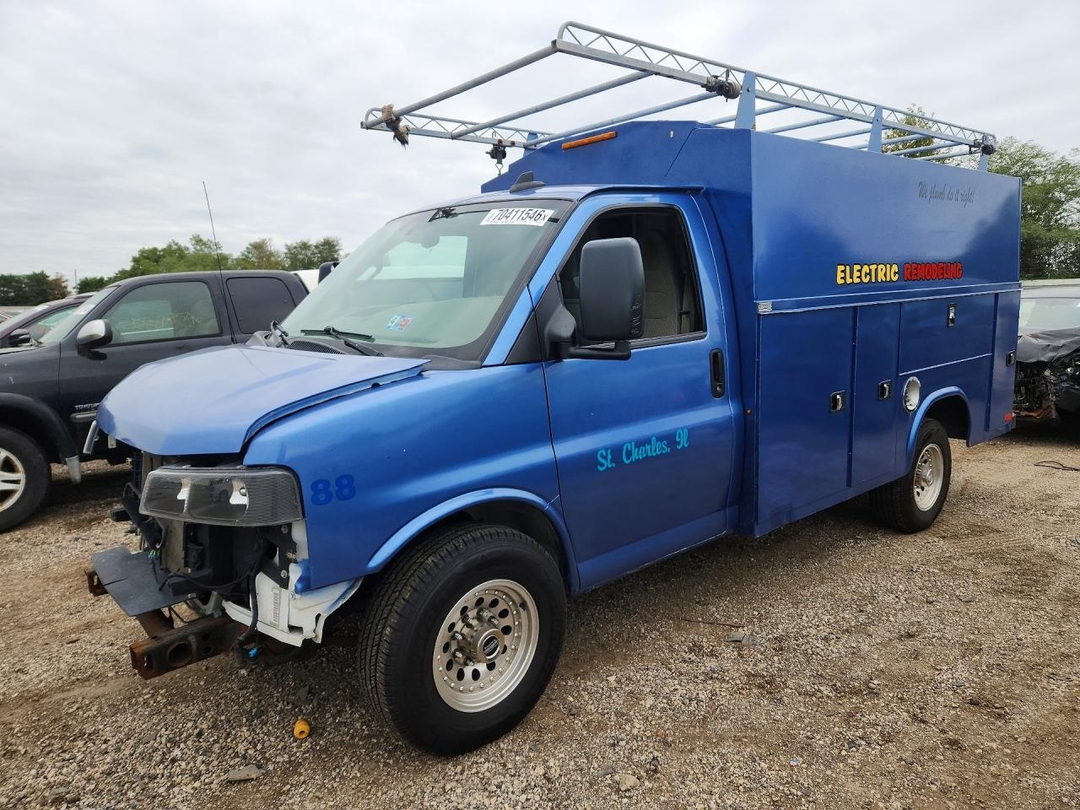 Vista de 2017 CHEVROLET EXPRESS, ángulo 1