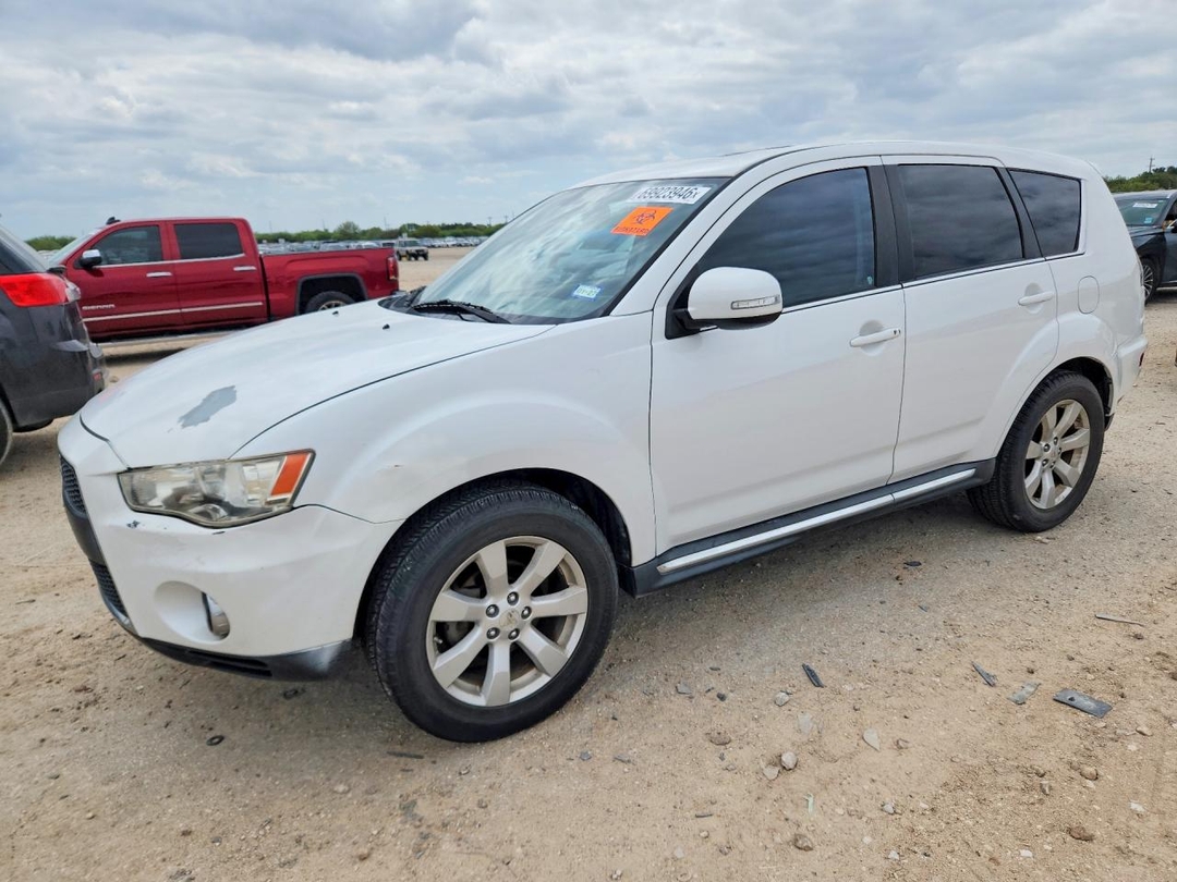 Vue de 2010 MITSUBISHI OUTLANDER GT, angle 1