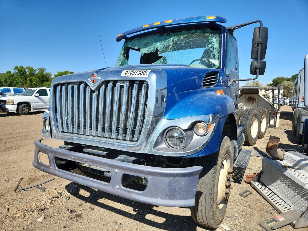 Vue de 2010 INTERNATIONAL 7400 PRODUCE TRUCK, angle 1