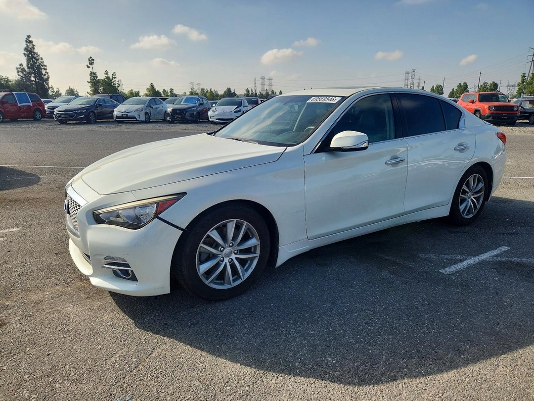 Вид 2015 INFINITI Q50 PREMIUM, угол 1