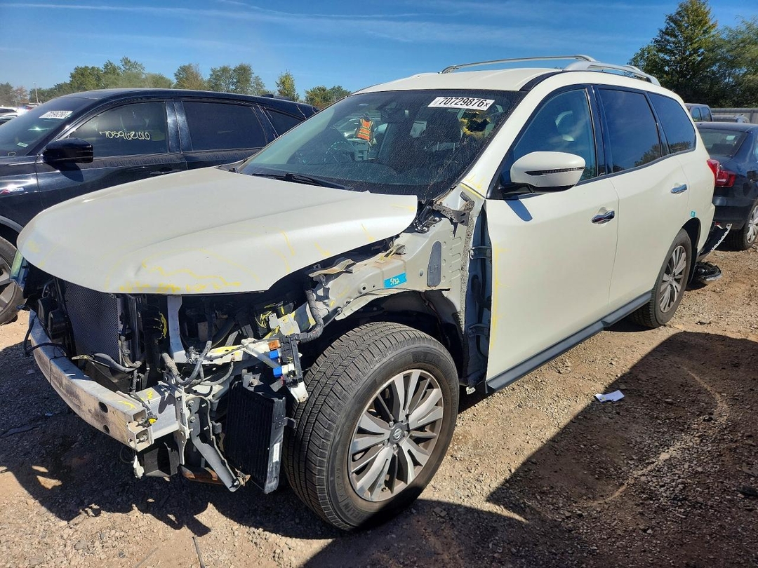 Vista de 2017 NISSAN PATHFINDER SV, ángulo 1