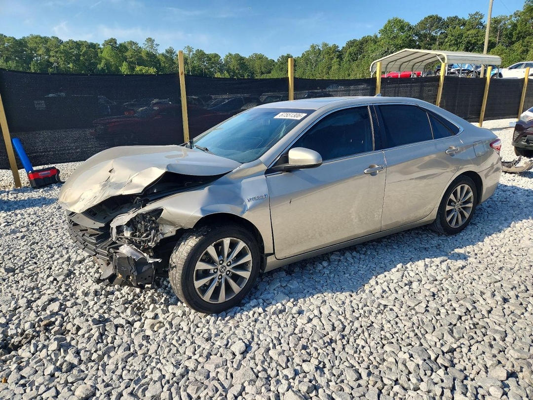 Vue de 2017 TOYOTA CAMRY HYBRID XLE, angle 1
