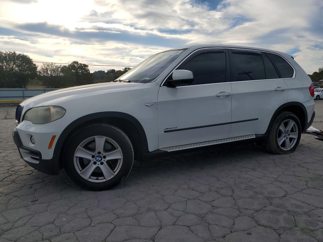 Vista de 2010 BMW X5 XDRIVE48I, ángulo 1
