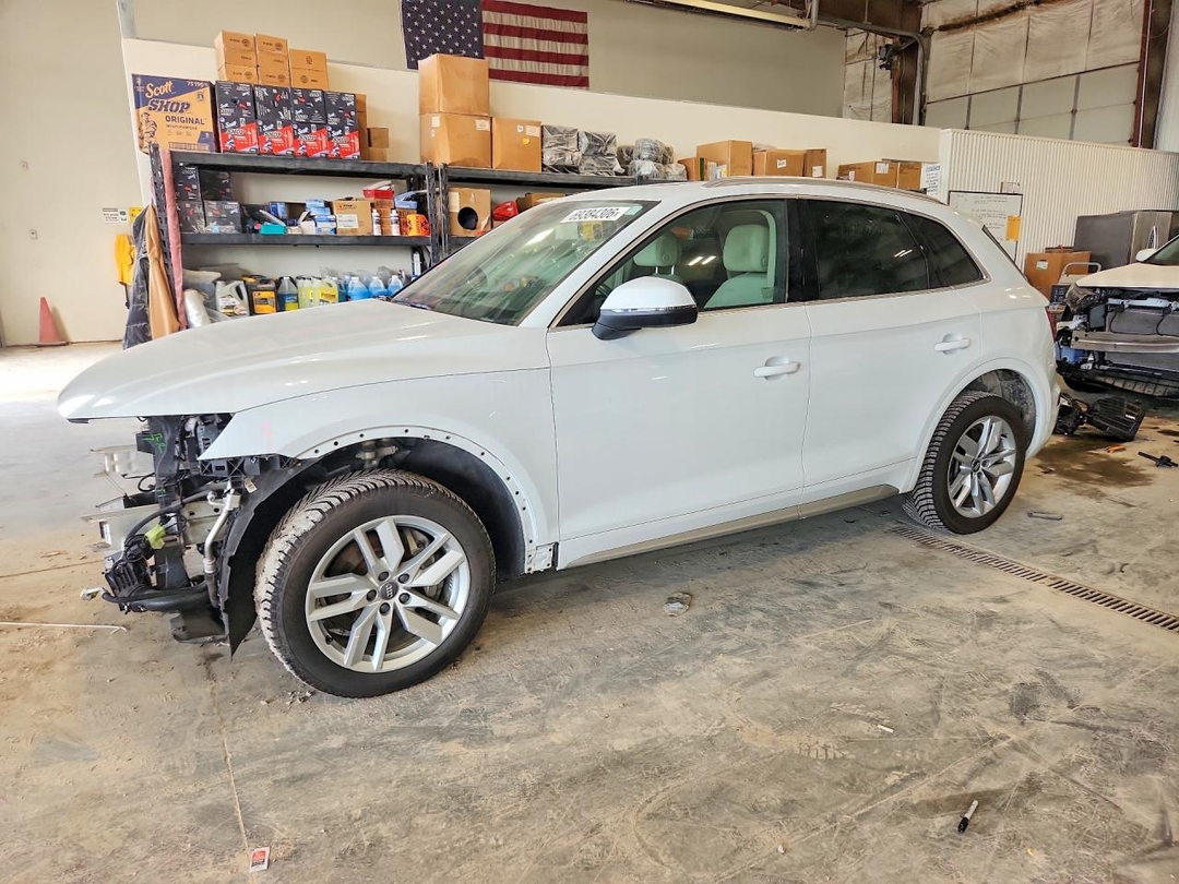 Вид 2020 AUDI Q5 PREMIUM, угол 1