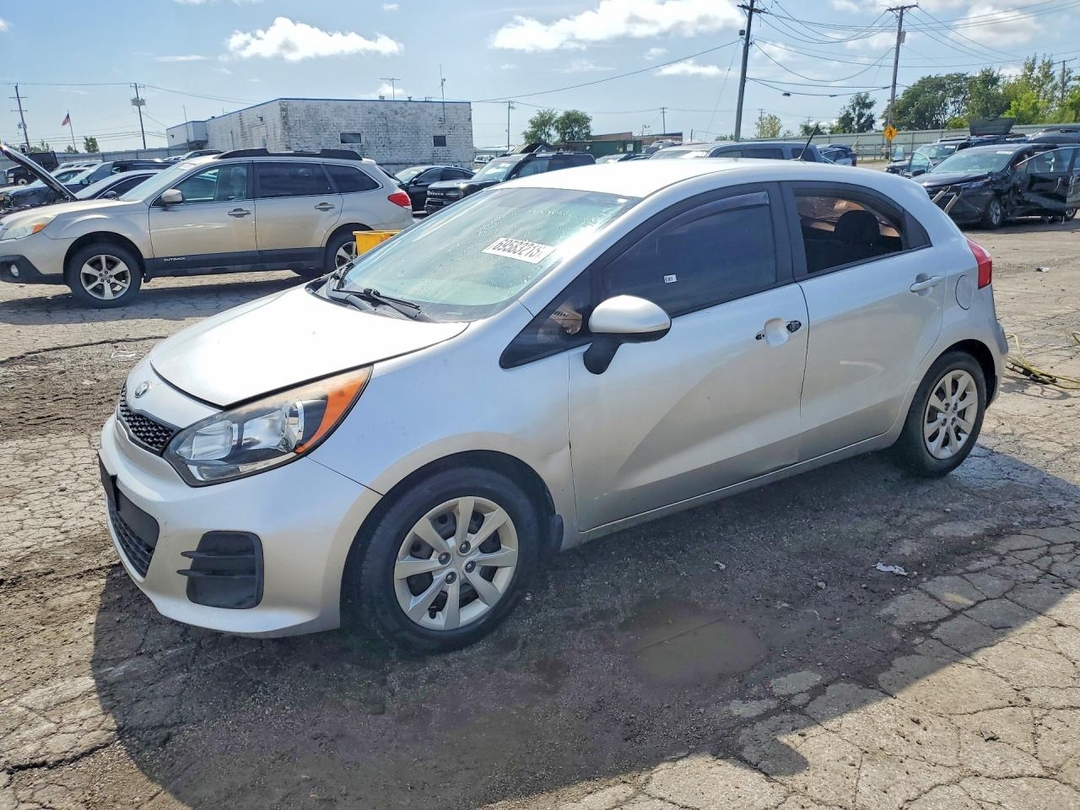 منظر 2016 KIA RIO LX، زاوية 1