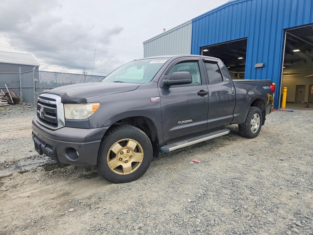 Вид 2011 TOYOTA TUNDRA DOUBLE CAB SR5, угол 1