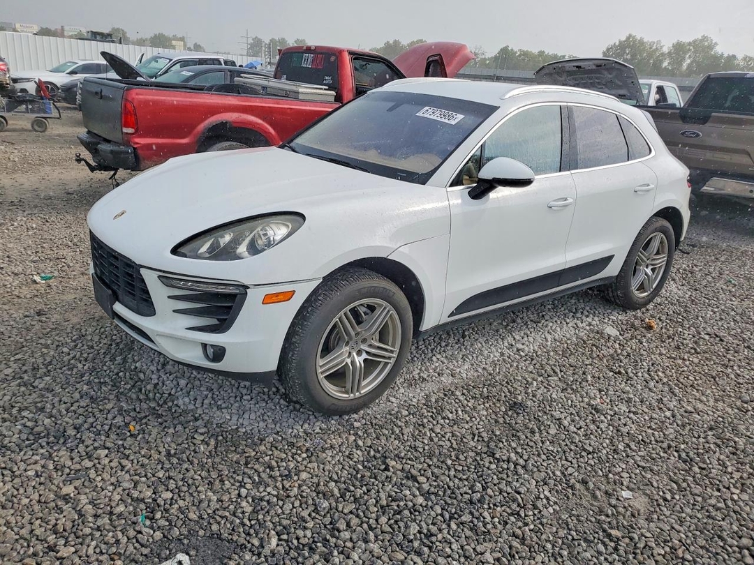 Vue de 2015 PORSCHE MACAN S, angle 1