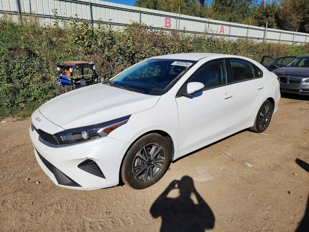 منظر 2022 KIA FORTE LXS، زاوية 1
