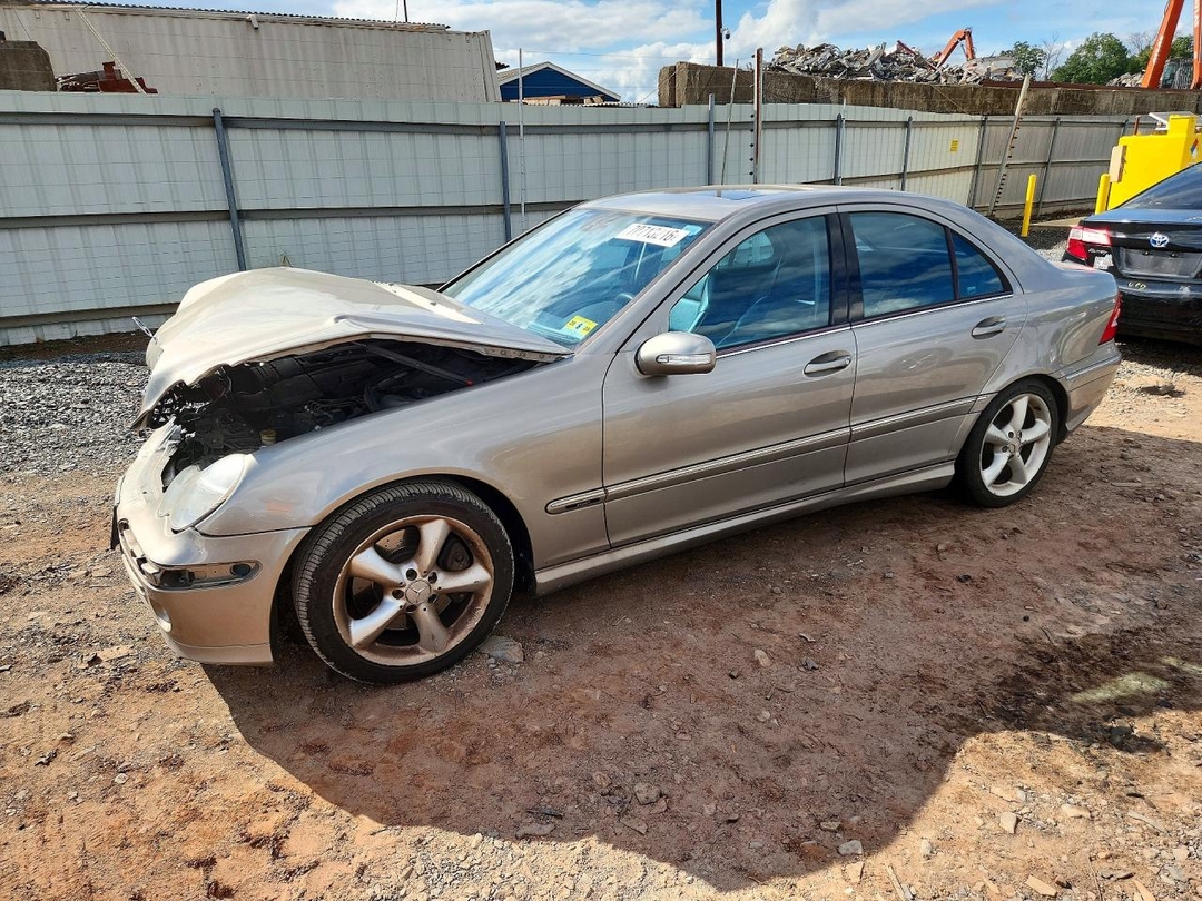 منظر 2005 MERCEDES-BENZ C 230K SPORT SEDAN، زاوية 1