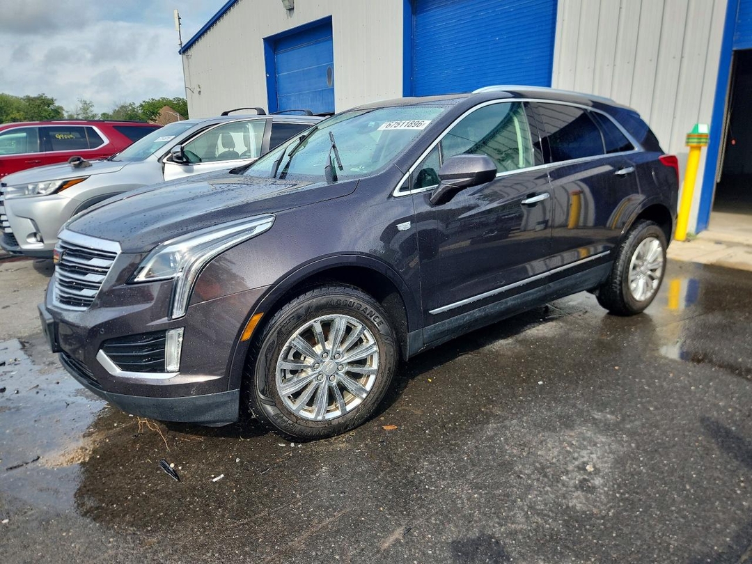 منظر 2017 CADILLAC XT5 LUXURY، زاوية 1